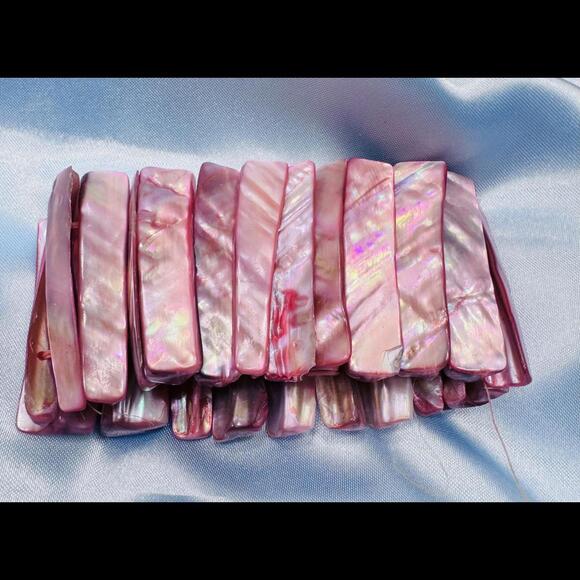 None Jewelry - PINK/CORAL COLOR DYED MOTHER OF PEARL STRETCHY BRACELET